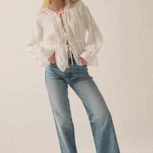 BRAND NEW!!! Boho tie front long sleeve blouse, stretchy rouching. Size m